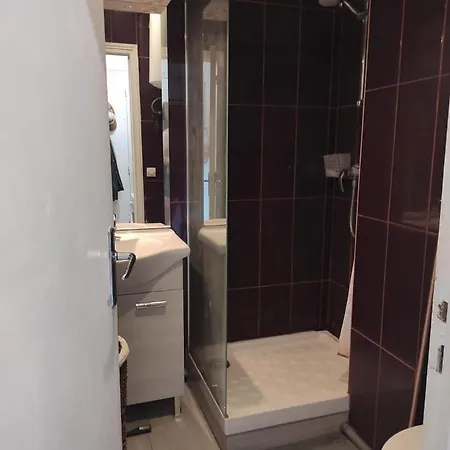 Apartment 32 M With Balcony Near Belleville